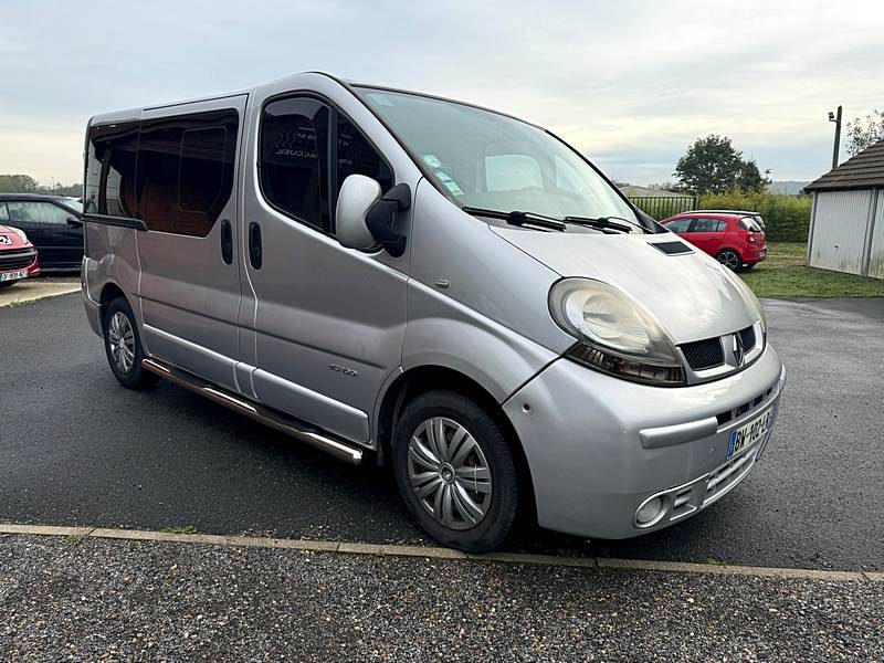 RENAULT TRAFIC II 1.9L dCi Combi court 100cv 9 Places /
