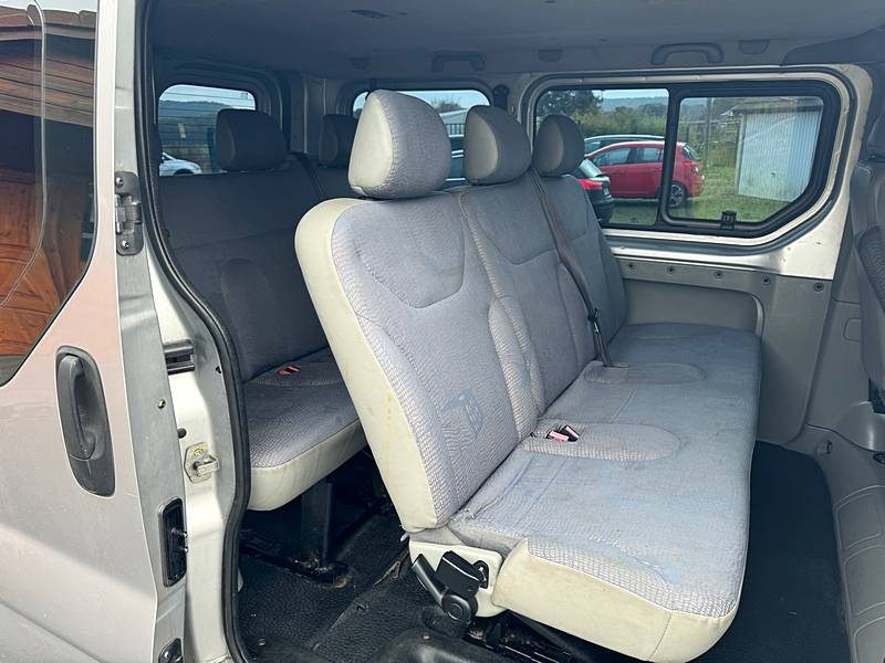 RENAULT TRAFIC II 1.9L dCi Combi court 100cv 9 Places /