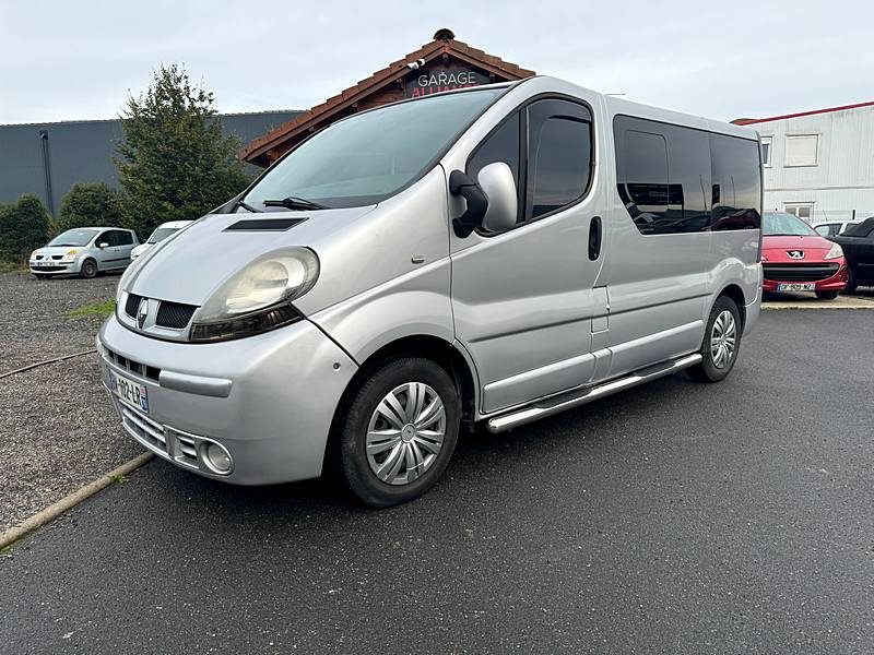 RENAULT TRAFIC II 1.9L dCi Combi court 100cv 9 Places /