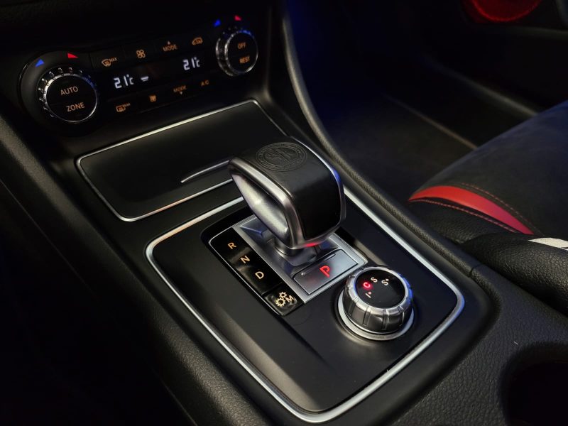 MERCEDES CLA 45 AMG 4MATIC 381cv / ENTRETIEN COMPLET MERCEDES / TOIT OUVRANT / CARPLAY / SIEGES F1  