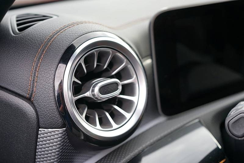 MERCEDES CLA II SHOOTING BREAK 180 D BUSINESS LINE 7G-DCT