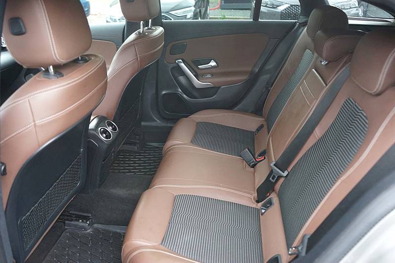 MERCEDES CLA II SHOOTING BREAK 180 D BUSINESS LINE 7G-DCT