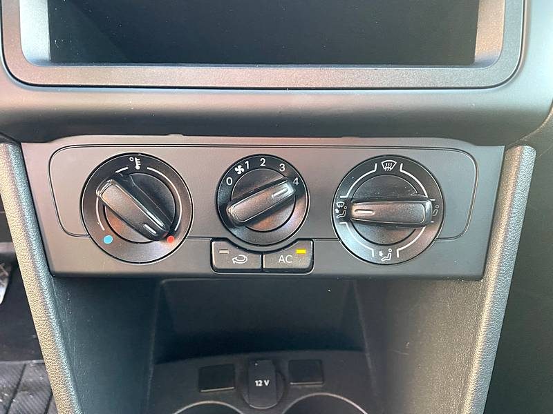 VOLKSWAGEN POLO 2012