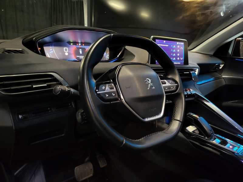 PEUGEOT 3008 1.2 PureTech 100ch ALLURE / TOIT PANO / VIRTUAL COCKPIT / CAMERA / RADAR / PARK ASSIST 
