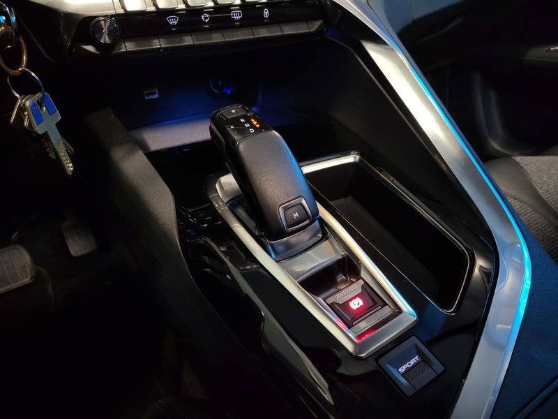 PEUGEOT 3008 1.2 PureTech 100ch ALLURE / TOIT PANO / VIRTUAL COCKPIT / CAMERA / RADAR / PARK ASSIST 