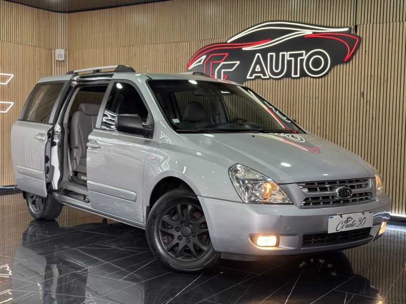 KIA CARNIVAL 2010