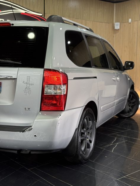 KIA CARNIVAL 2010
