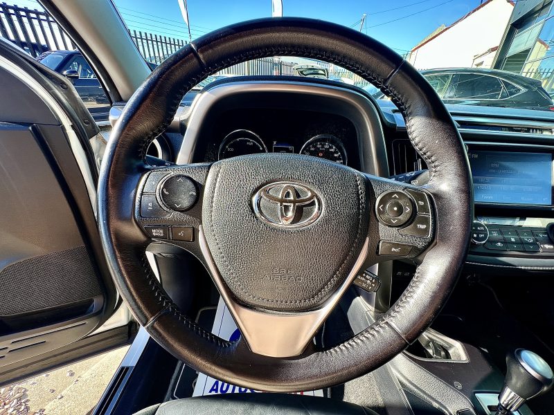 TOYOTA RAV 4 IV 2wd 197ch Lounge 10/2017