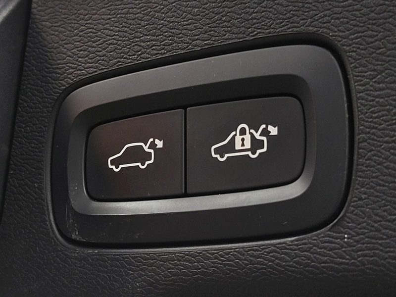 VOLVO XC60 II T8 Hybrid 392 cv Momentum AWD Geartronic8