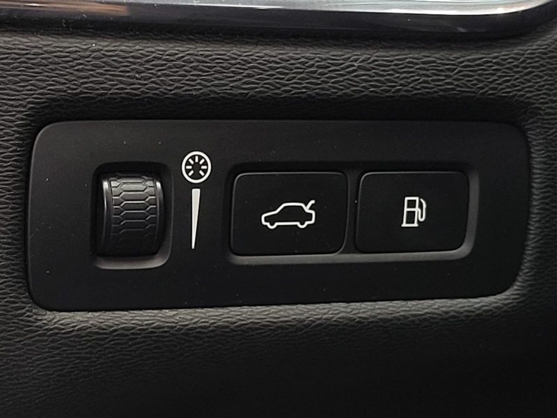 VOLVO XC60 II T8 Hybrid 392 cv Momentum AWD Geartronic8