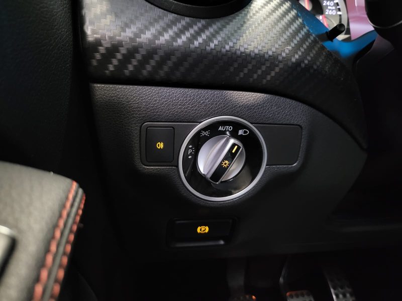 MERCEDES CLASSE A 200 PACK AMG FASCINATION / TOIT OUVRANT / SIEGES CHAUFFANTS / HARMAN KARDON