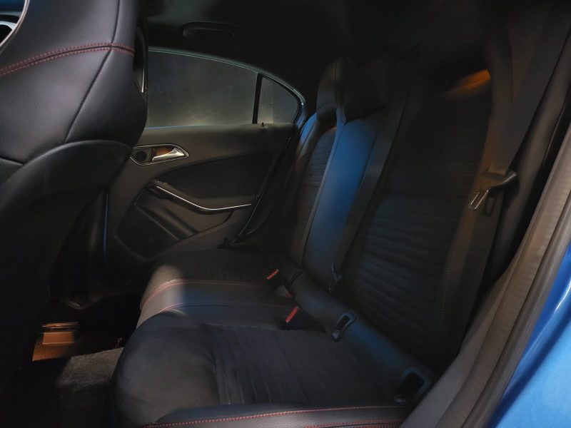 MERCEDES CLASSE A 200 PACK AMG FASCINATION / TOIT OUVRANT / SIEGES CHAUFFANTS / HARMAN KARDON