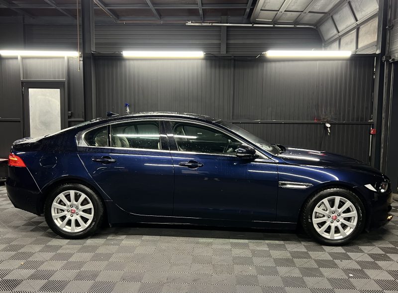 JAGUAR XE PRESTIGE 2.0 i 200 Cv PREMIERE MAIN / 26 900 Kms GPS CUIR CAMERA BVA8 - GARANTIE 1 AN