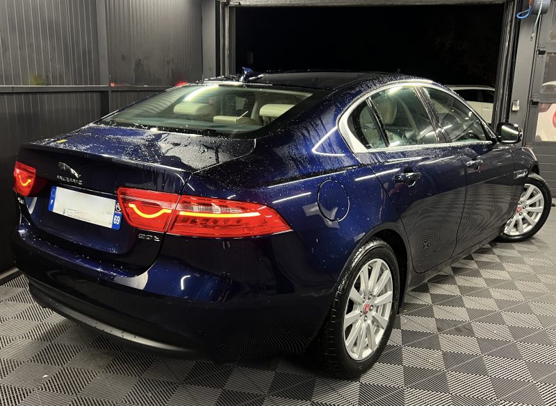 JAGUAR XE PRESTIGE 2.0 i 200 Cv PREMIERE MAIN / 26 900 Kms GPS CUIR CAMERA BVA8 - GARANTIE 1 AN