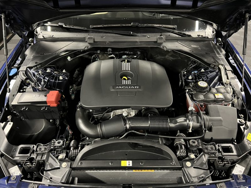 JAGUAR XE PRESTIGE 2.0 i 200 Cv PREMIERE MAIN / 26 900 Kms GPS CUIR CAMERA BVA8 - GARANTIE 1 AN