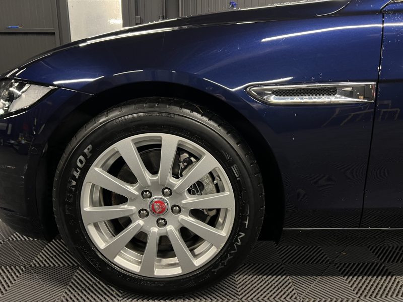 JAGUAR XE PRESTIGE 2.0 i 200 Cv PREMIERE MAIN / 26 900 Kms GPS CUIR CAMERA BVA8 - GARANTIE 1 AN