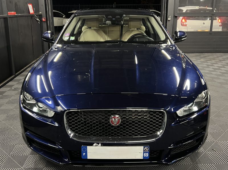 JAGUAR XE PRESTIGE 2.0 i 200 Cv PREMIERE MAIN / 26 900 Kms GPS CUIR CAMERA BVA8 - GARANTIE 1 AN
