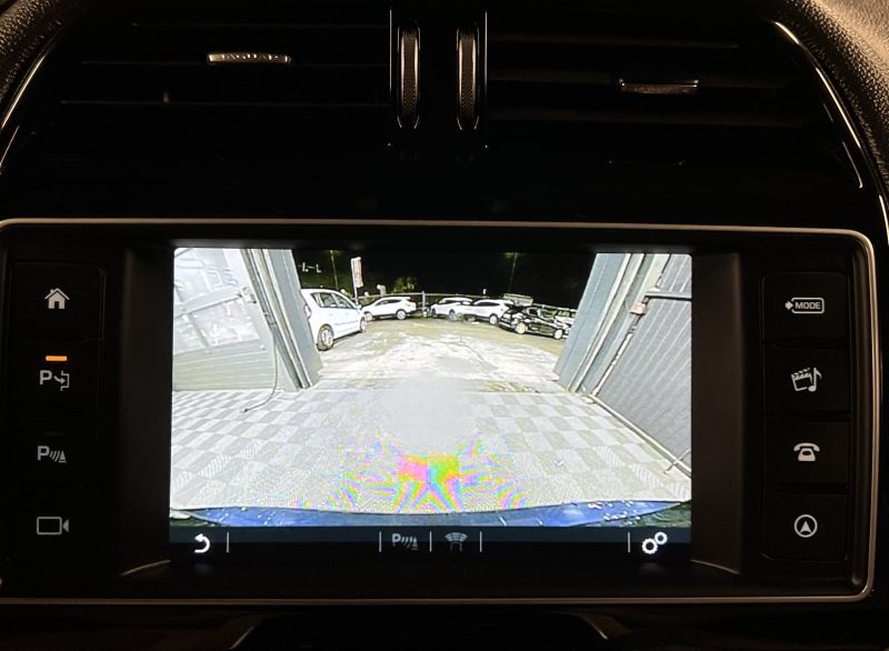 JAGUAR XE PRESTIGE 2.0 i 200 Cv PREMIERE MAIN / 26 900 Kms GPS CUIR CAMERA BVA8 - GARANTIE 1 AN