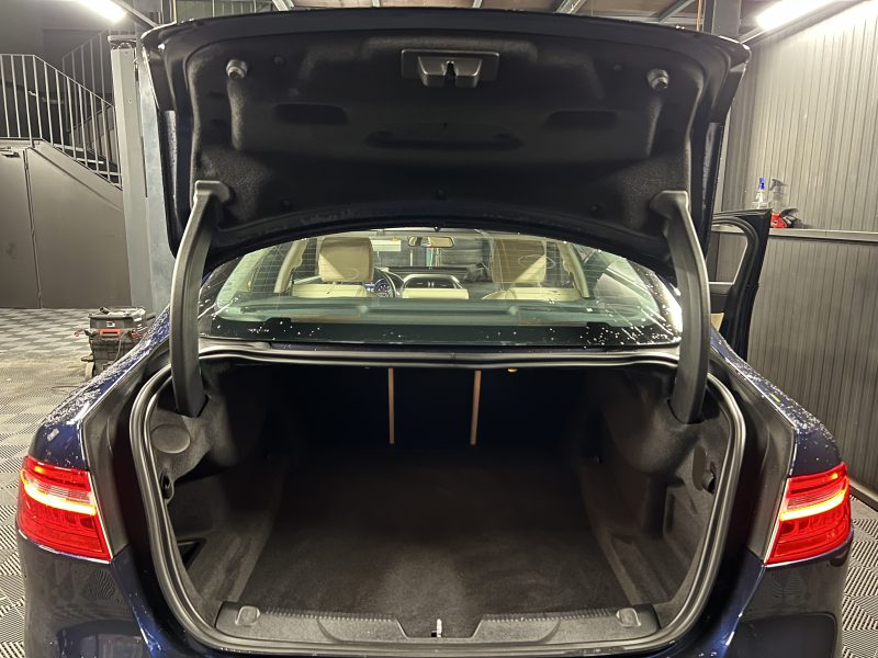 JAGUAR XE PRESTIGE 2.0 i 200 Cv PREMIERE MAIN / 26 900 Kms GPS CUIR CAMERA BVA8 - GARANTIE 1 AN