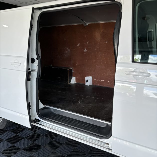 VOLKSWAGEN TRANSPORTER T6 Fourgon 2.0 TDI 150 cv L2 BUSINESS LINE DSG Garantie 12 mois