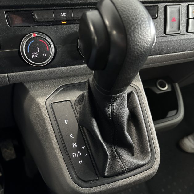 VOLKSWAGEN TRANSPORTER T6 Fourgon 2.0 TDI 150 cv L2 BUSINESS LINE DSG Garantie 12 mois