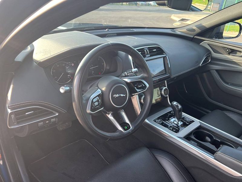 JAGUAR XE D200 MHEV R-DYNAMIC 2.0 L 204 ch