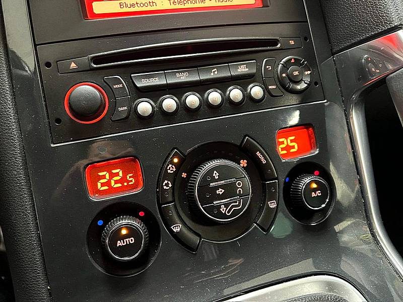 PEUGEOT 3008 1.6 HDi 115CH FAP STYLE