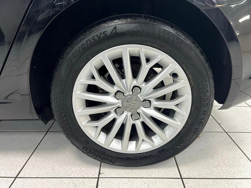 AUDI A3 SPORTBACK 1.6 TDI 105CH AMBIENTE