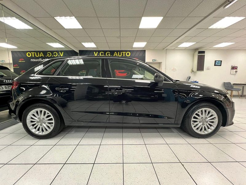 AUDI A3 SPORTBACK 1.6 TDI 105CH AMBIENTE