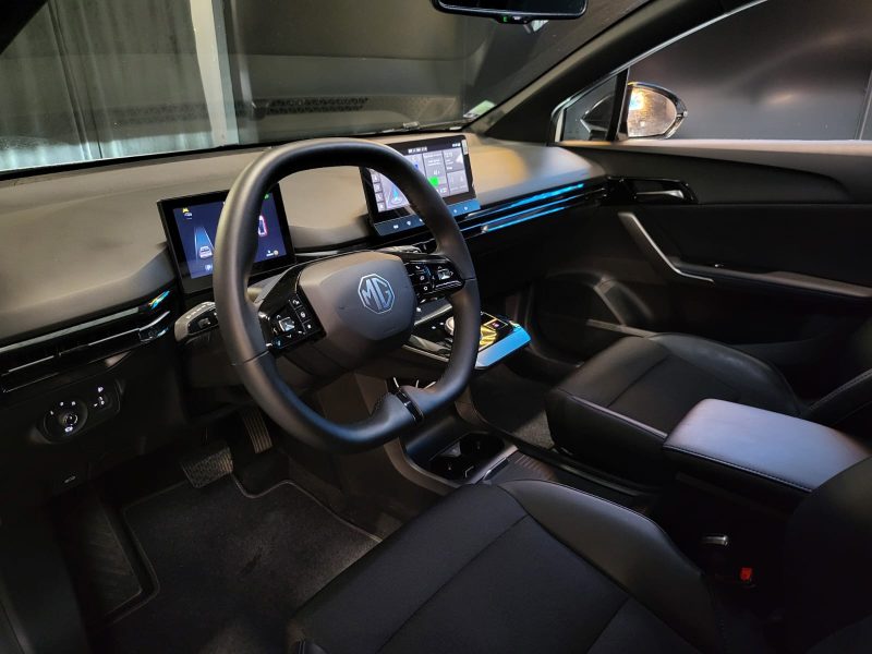 MG4 EV 204CV LUXURY 64 Kw / CAMERA 360° + SIEGE ELECTRIQUE + ACC+ TJA/