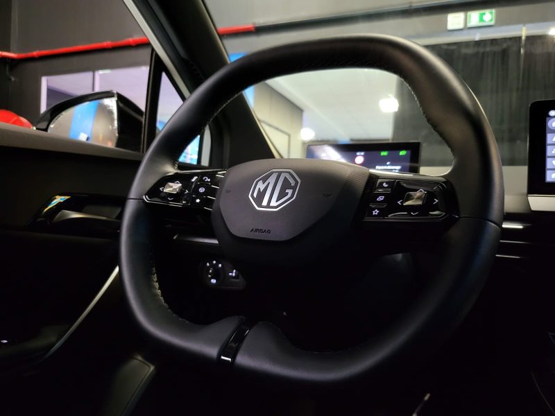 MG4 EV 204CV LUXURY 64 Kw / CAMERA 360° + SIEGE ELECTRIQUE + ACC+ TJA/