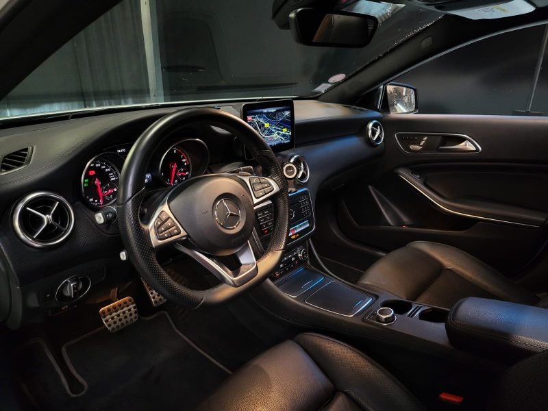 MERCEDES CLASSE A A 200 156Cv 1.6 7G-DCT FASCINATION PACK AMG / TOIT OUVRANT + SIEGE CUIR /