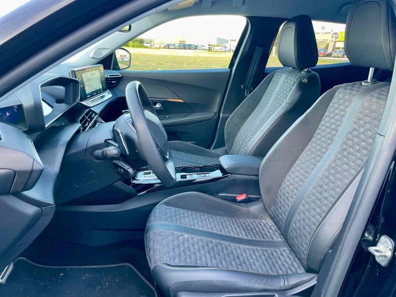 PEUGEOT 2008 1.5 BlueHDI 130 eat8 ROADTRIP