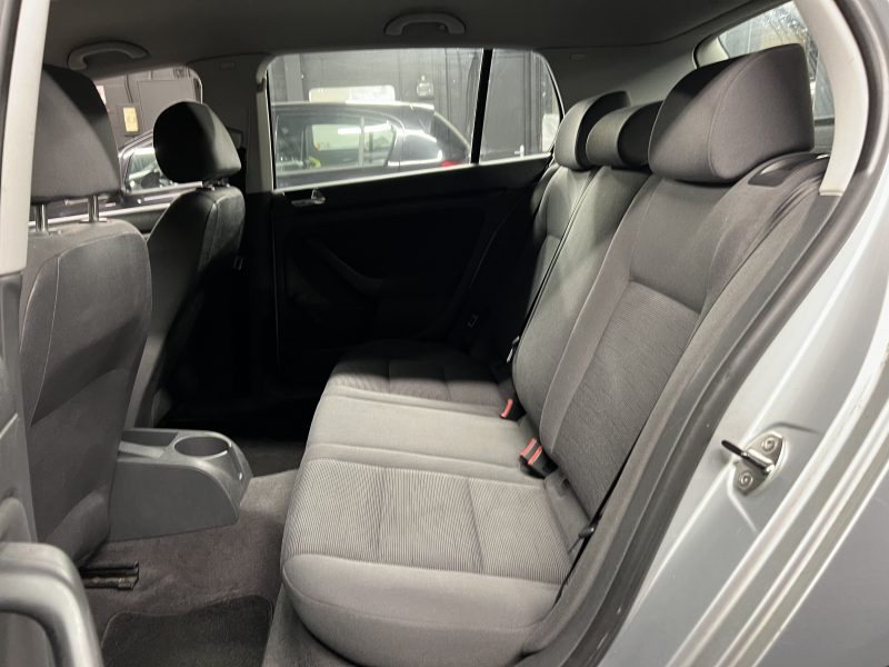 VOLKSWAGEN GOLF 5 V 1.4 75 Cv 5 PORTES / CLIMATISATION BLUETOOTH ORIGINE FRANCE - GARANTIE 1 AN