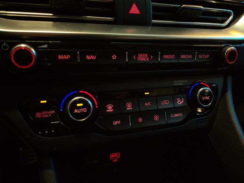 KIA NIRO 1.6 GDi 141cv PREMIUM / 1ERE MAIN+SUIVI COMPLET KIA+SIEGE ELECTRIQUE+CAMERA DE RECUL+CARPLA