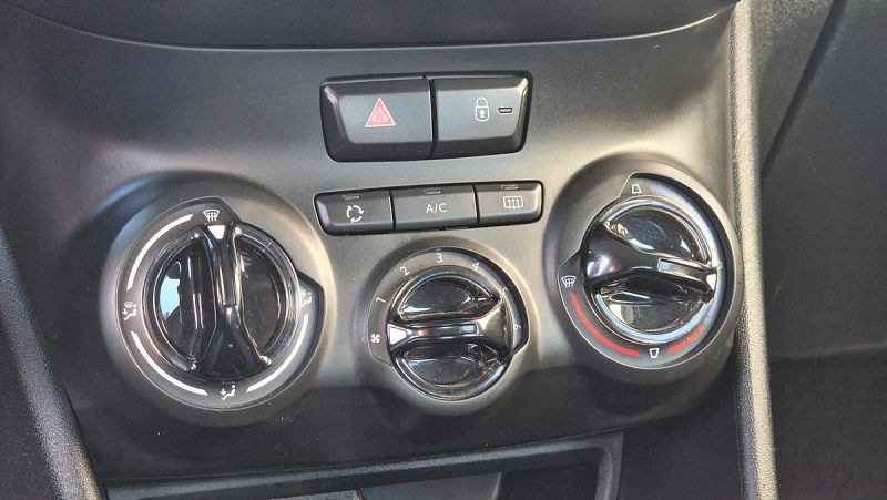 PEUGEOT 208 2019 PREMIUM PACK + CARPLAY