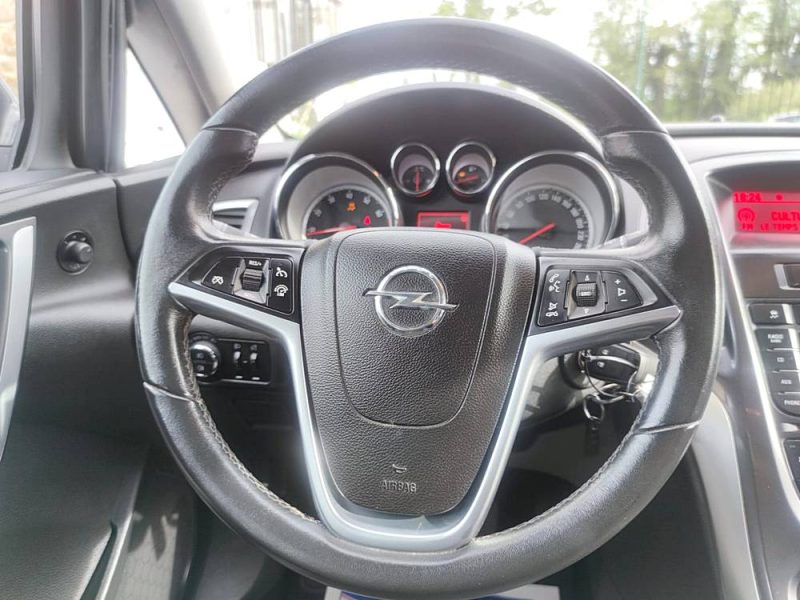 OPEL ASTRA J GTC 2013