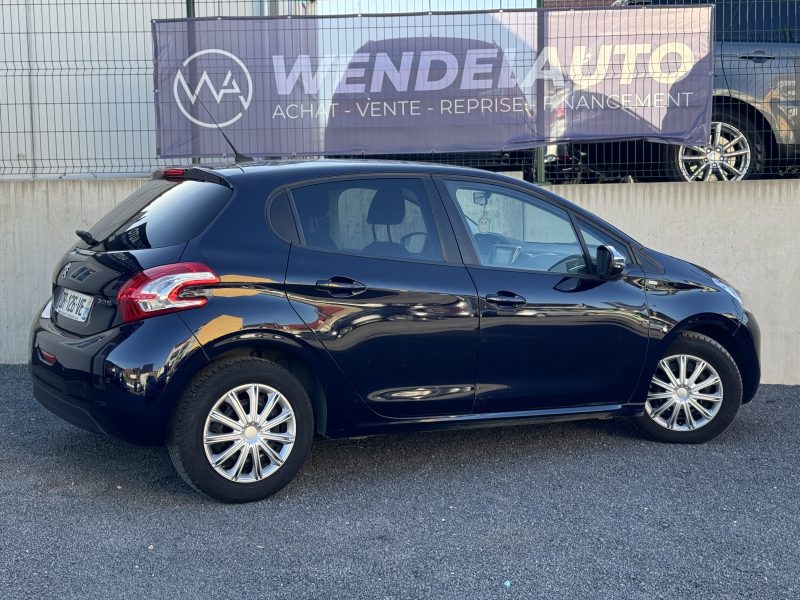 PEUGEOT 208 2015