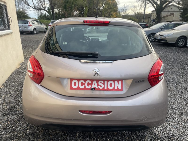 PEUGEOT 208 2013