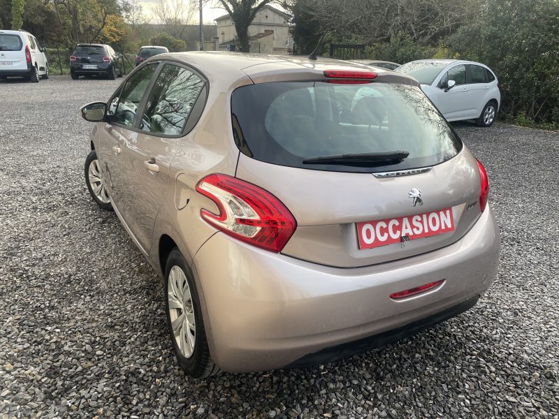 PEUGEOT 208 2013
