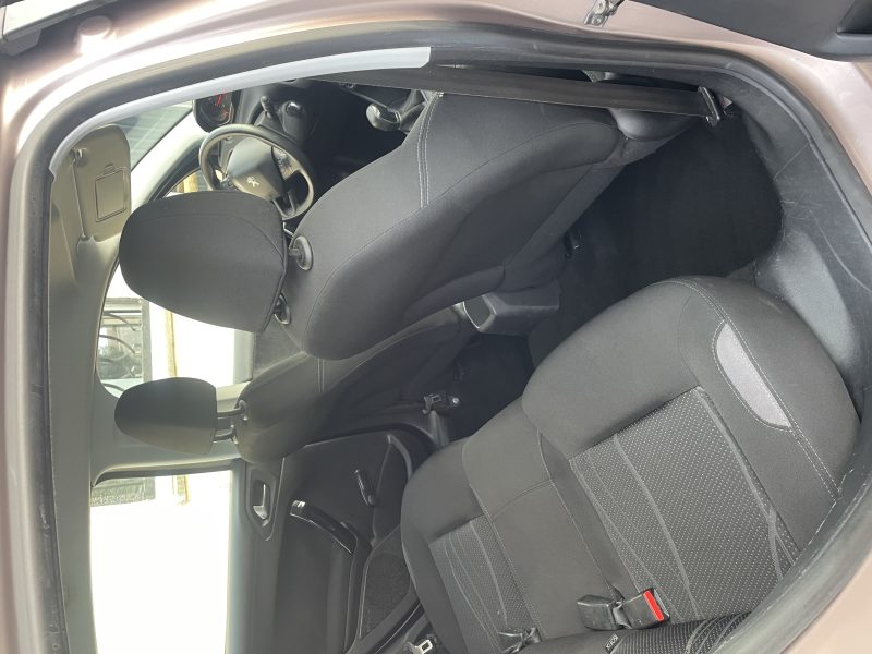 PEUGEOT 208 2013