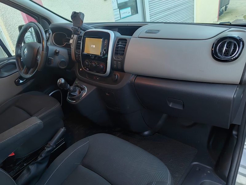 RENAULT TRAFIC 2015
