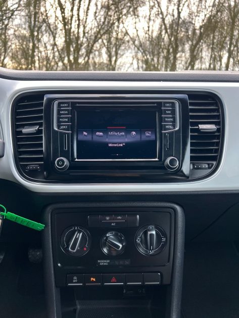 VOLKSWAGEN NEW BEETLE 2015