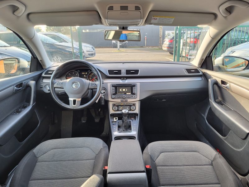 VOLKSWAGEN PASSAT 2011