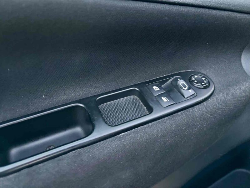 PEUGEOT 207 SW 1.6 HDI 92CH FAP BLEU LION SERIE 64