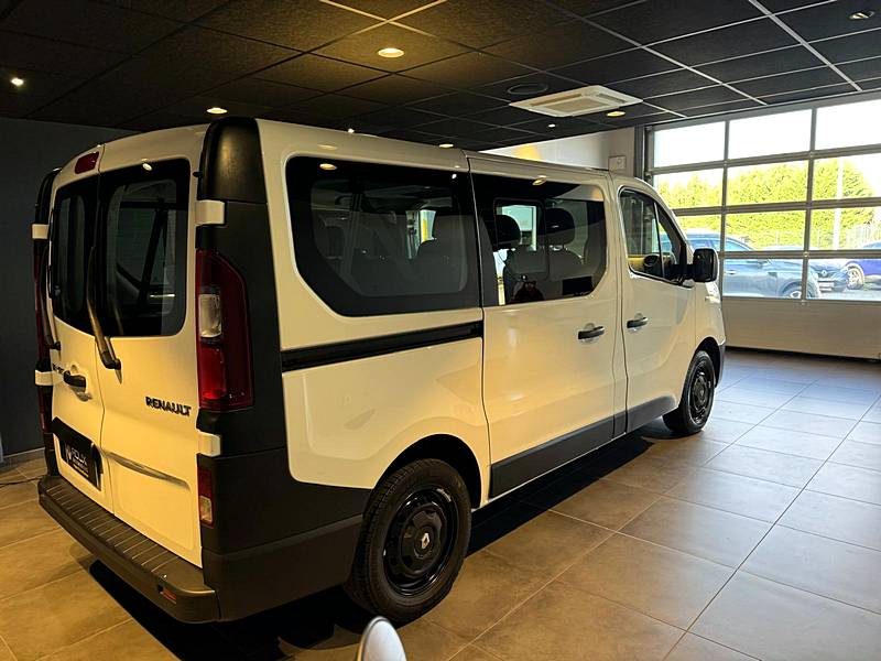 RENAULT TRAFIC 2015