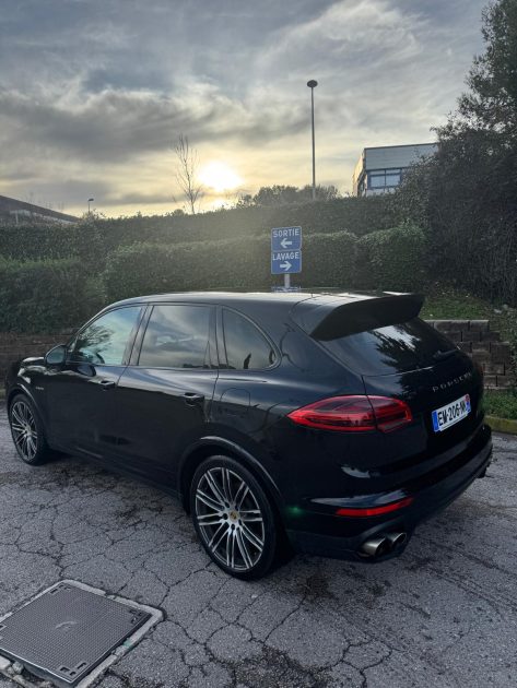 PORSCHE CAYENNE S E-HYBRID 2016