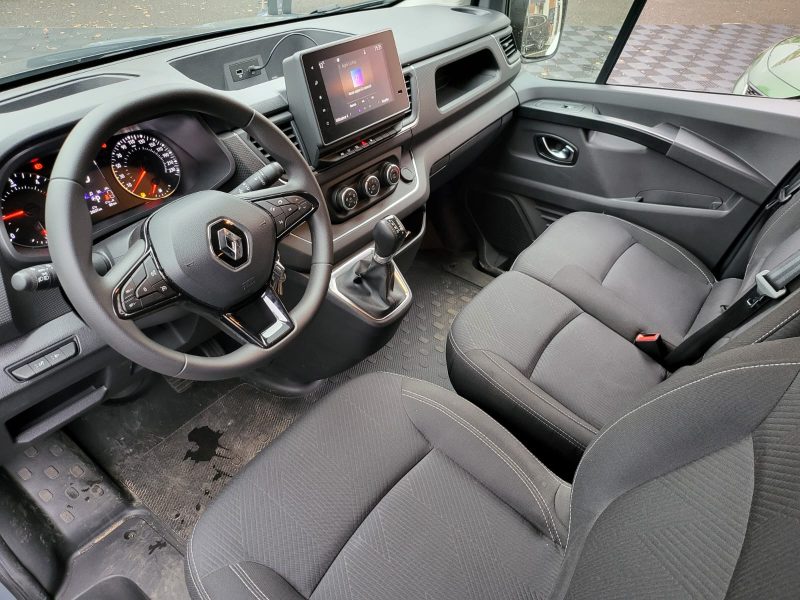 RENAULT TRAFIC L2H1 3.0T 2.0 dCi 150cv CONFORT / CABINE APPROFONDIE+1ERE MAIN+CARPLAY+RADAR DE RECUL