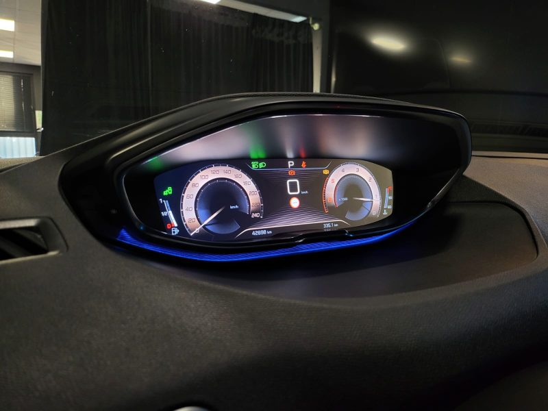 PEUGEOT 3008 GT 2.0 BlueHDi 180cv SUIVI COMPLET PEUGEOT EAT8 / CARPLAY / CAMERA / KEYLESS / ANGLES M