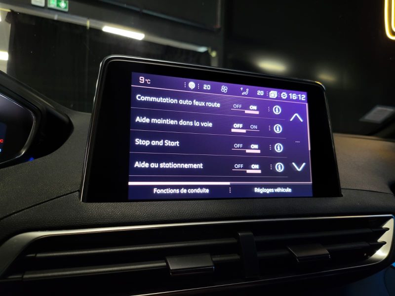 PEUGEOT 3008 GT 2.0 BlueHDi 180cv SUIVI COMPLET PEUGEOT EAT8 / CARPLAY / CAMERA / KEYLESS / ANGLES M